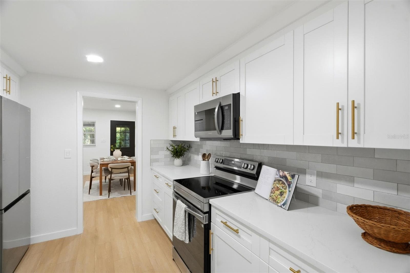 Kitchen - 7909 49TH AVE N, ST PETERSBURG