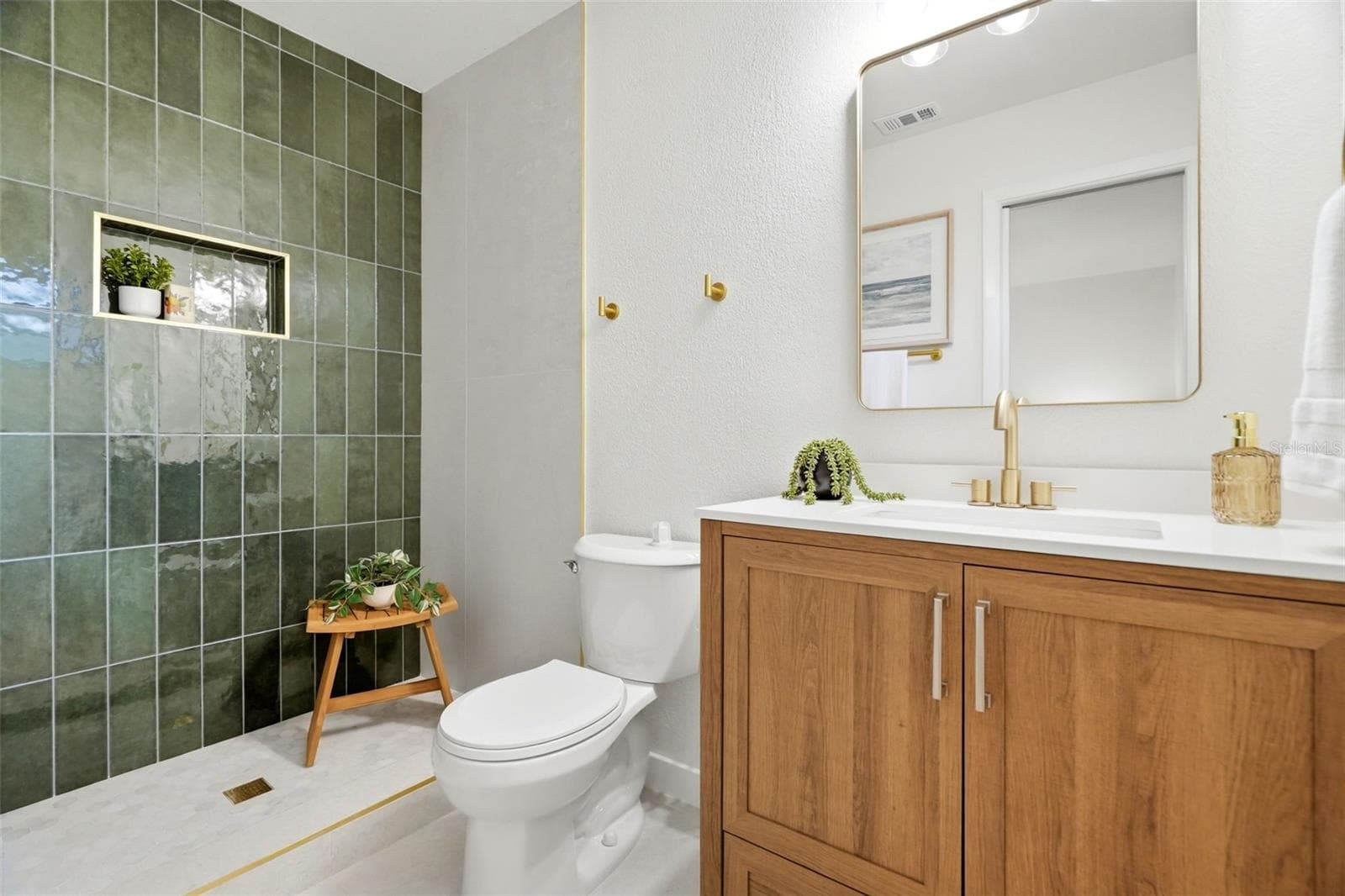 En-Suite Bathroom - 7909 49TH AVE N, ST PETERSBURG