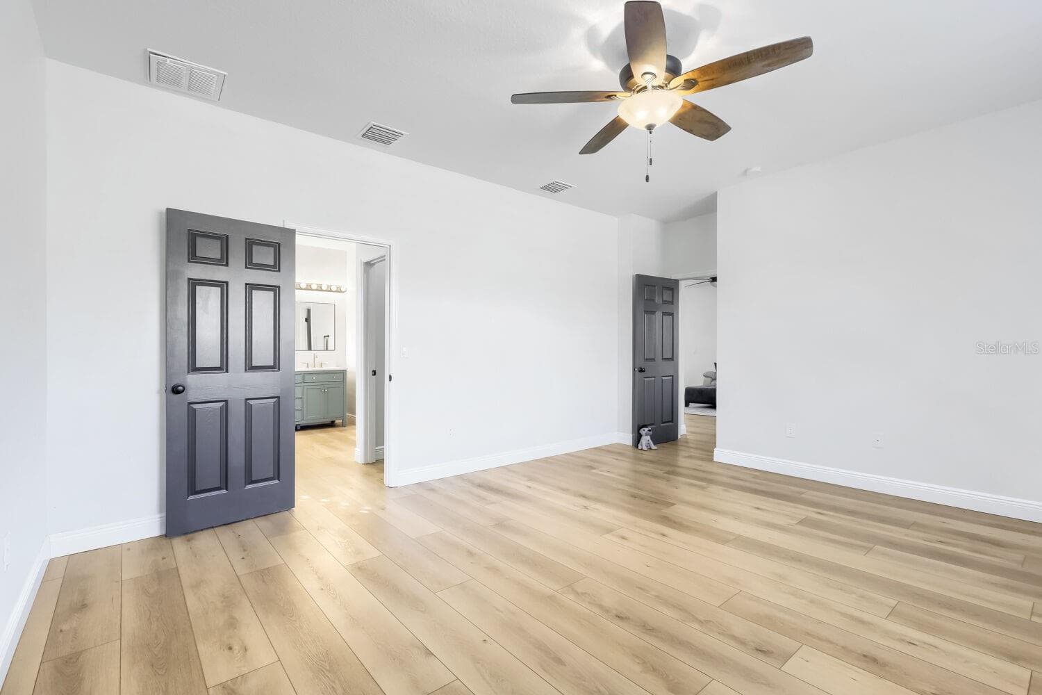 Single Family Residence at 17735 BRIGHT WHEAT DR, LITHIA, photo 14 of 27