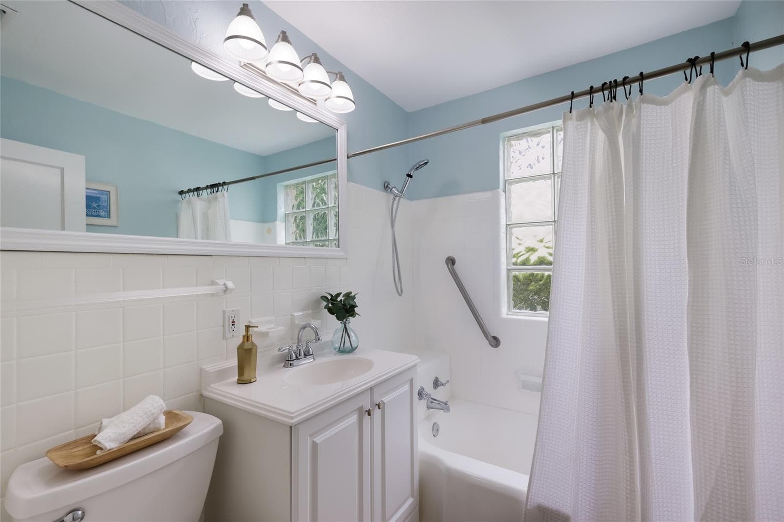 Single Family Residence at 128 S WASHINGTON DR, SARASOTA, photo 13 of 20