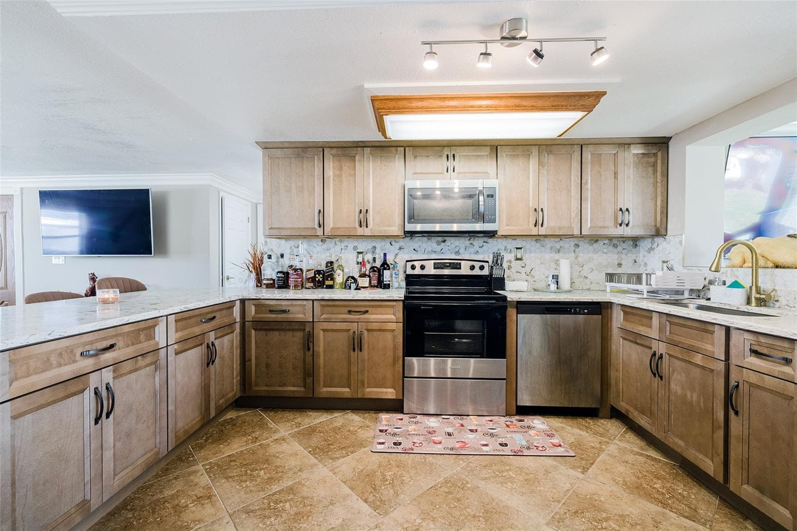 Single Family Residence at 13637 LAGOON DR, HUDSON, photo 12 of 25
