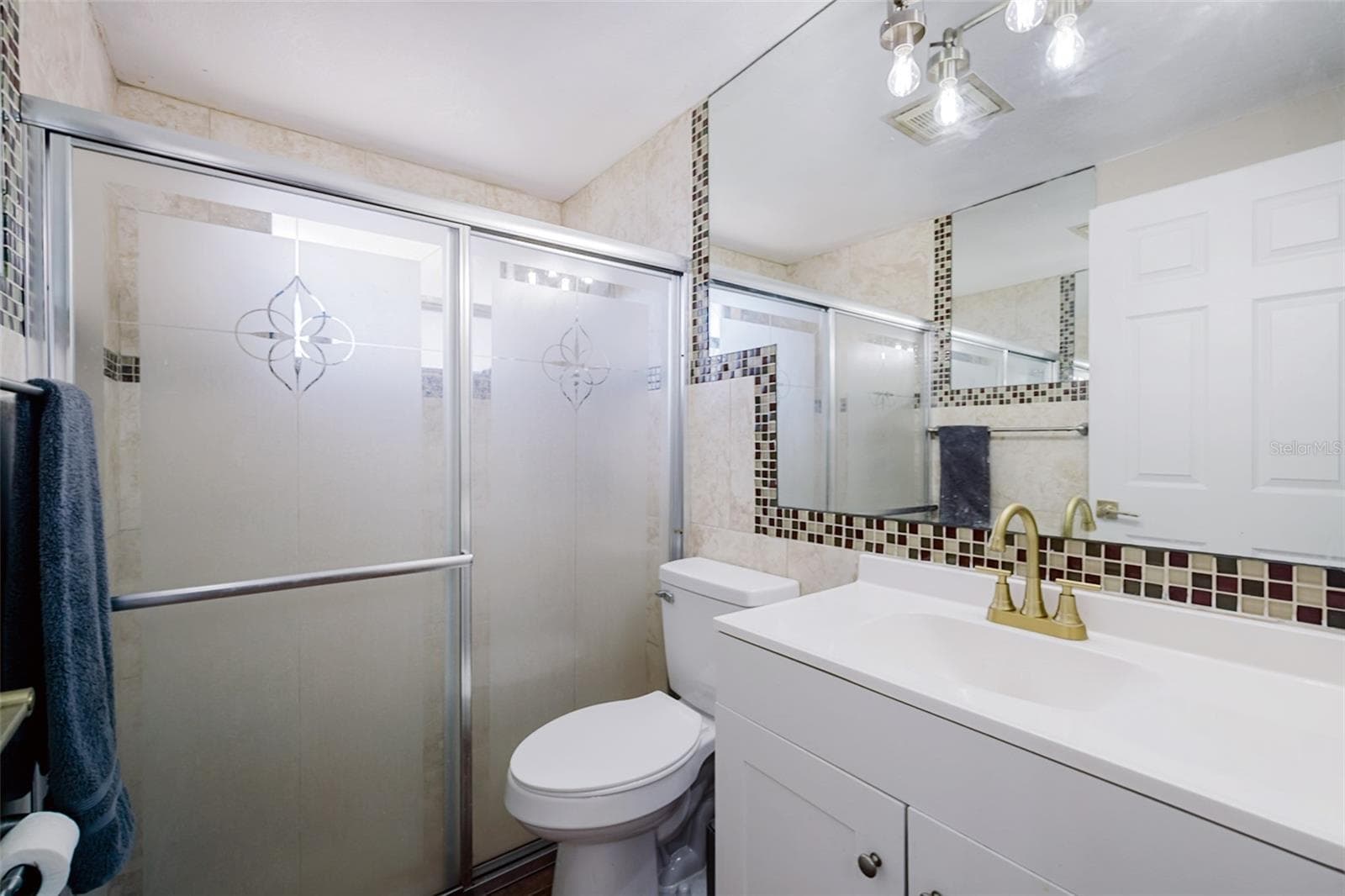 Single Family Residence at 13637 LAGOON DR, HUDSON, photo 18 of 25
