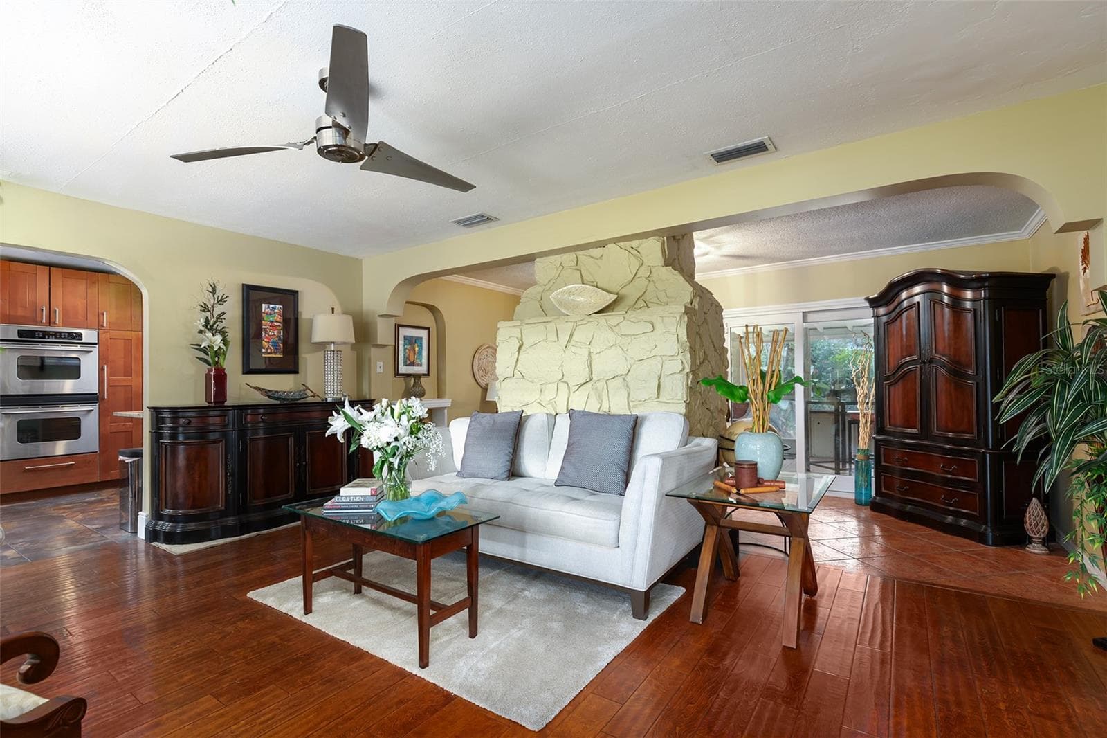 Single Family Residence at 1036 DELANEY AVE, ORLANDO, photo 5 of 31