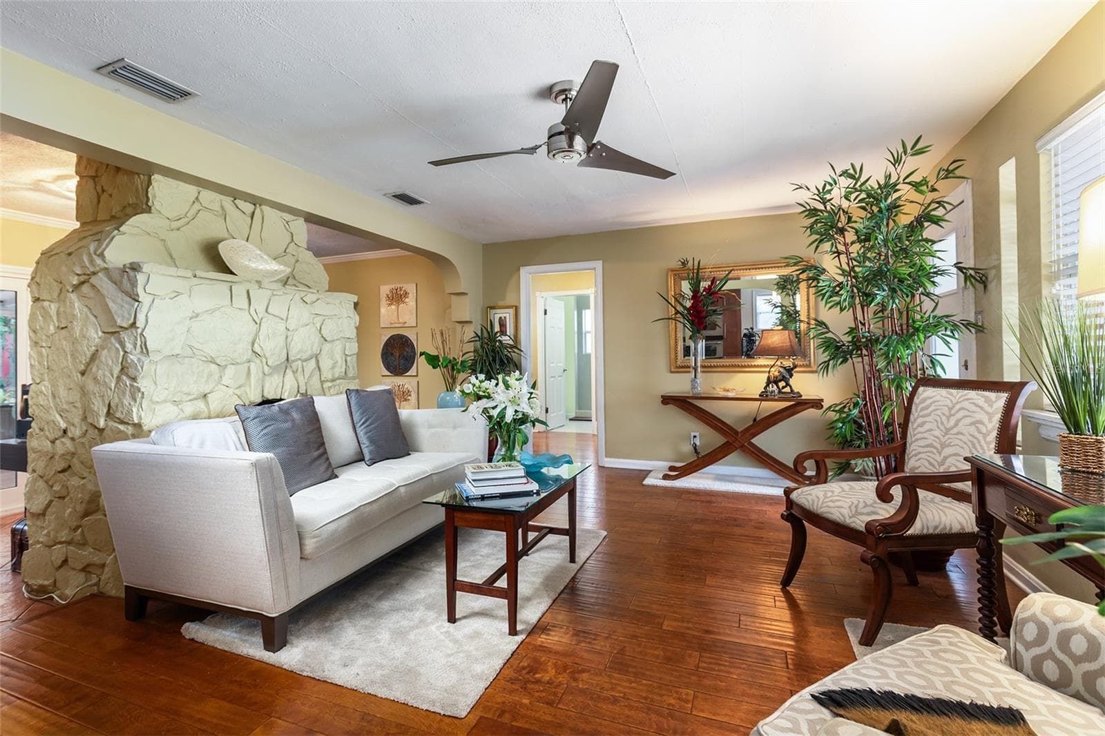 Single Family Residence at 1036 DELANEY AVE, ORLANDO, photo 6 of 31
