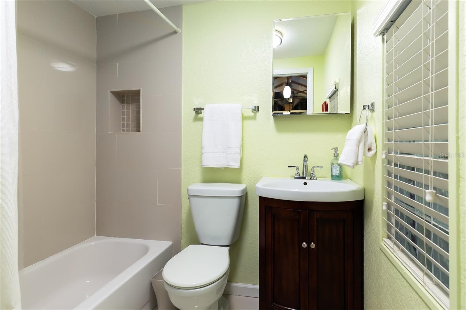 In-Law Quarter Bathroom - 1036 DELANEY AVE, ORLANDO