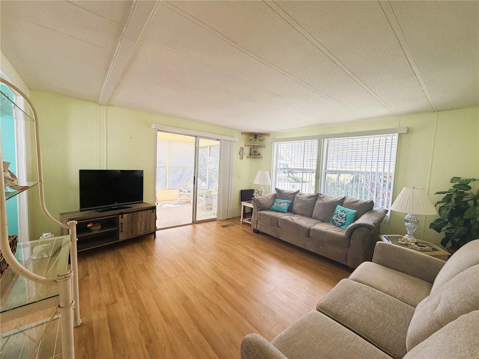 Mobile Home at 353 HAWTHORNE BLVD, LEESBURG, photo 11 of 37
