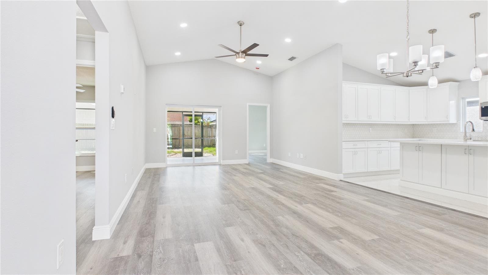 Single Family Residence at 11108 WINDPOINT DR, TAMPA, photo 8 of 36