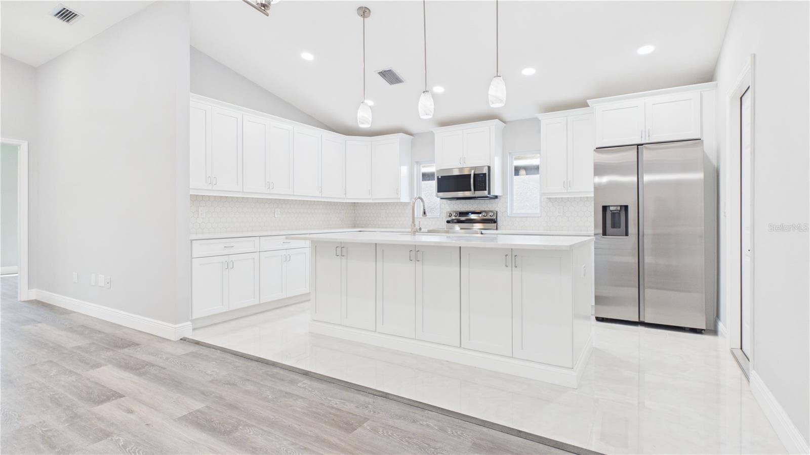 Single Family Residence at 11108 WINDPOINT DR, TAMPA, photo 10 of 36