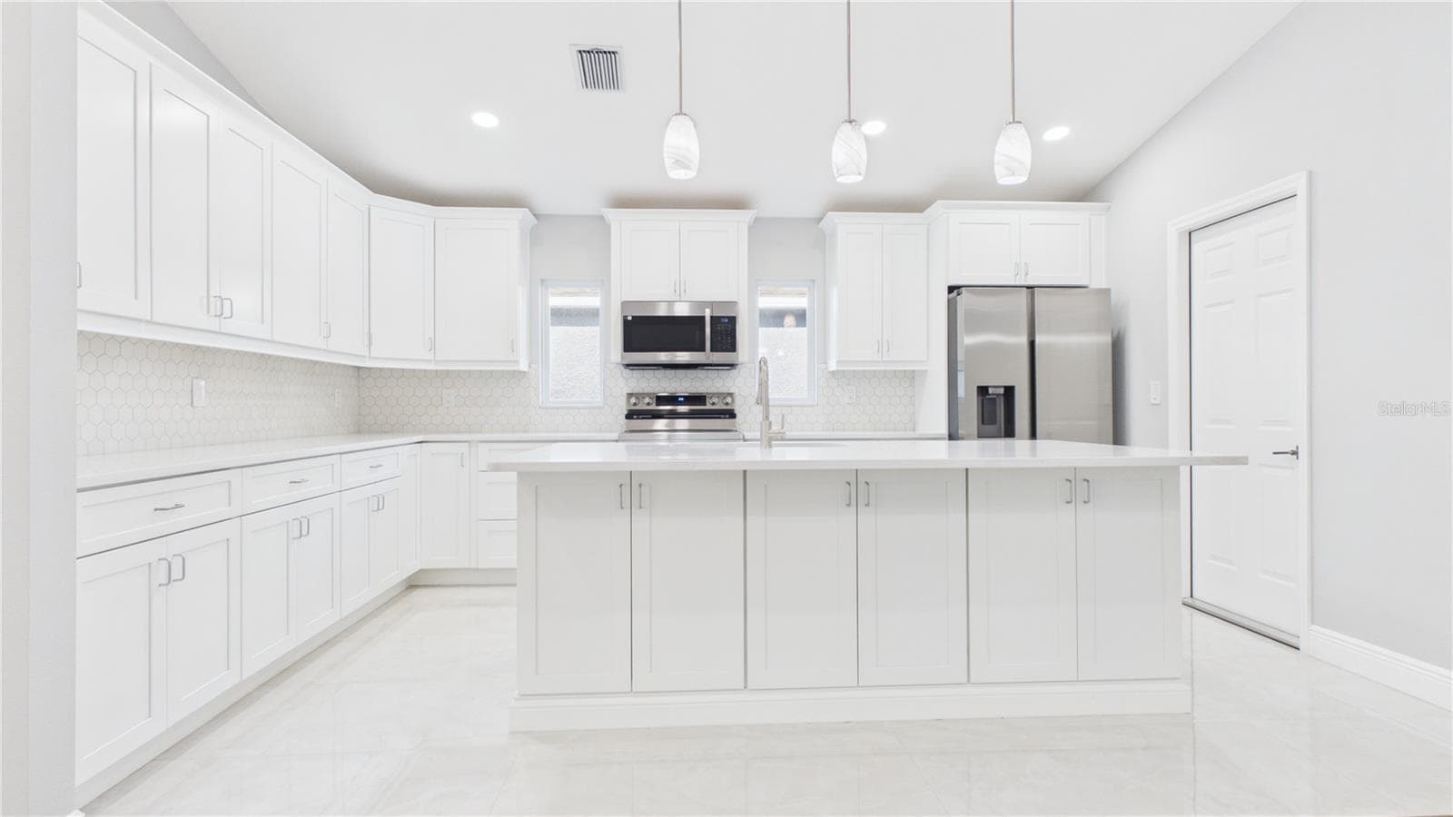 Single Family Residence at 11108 WINDPOINT DR, TAMPA, photo 12 of 36