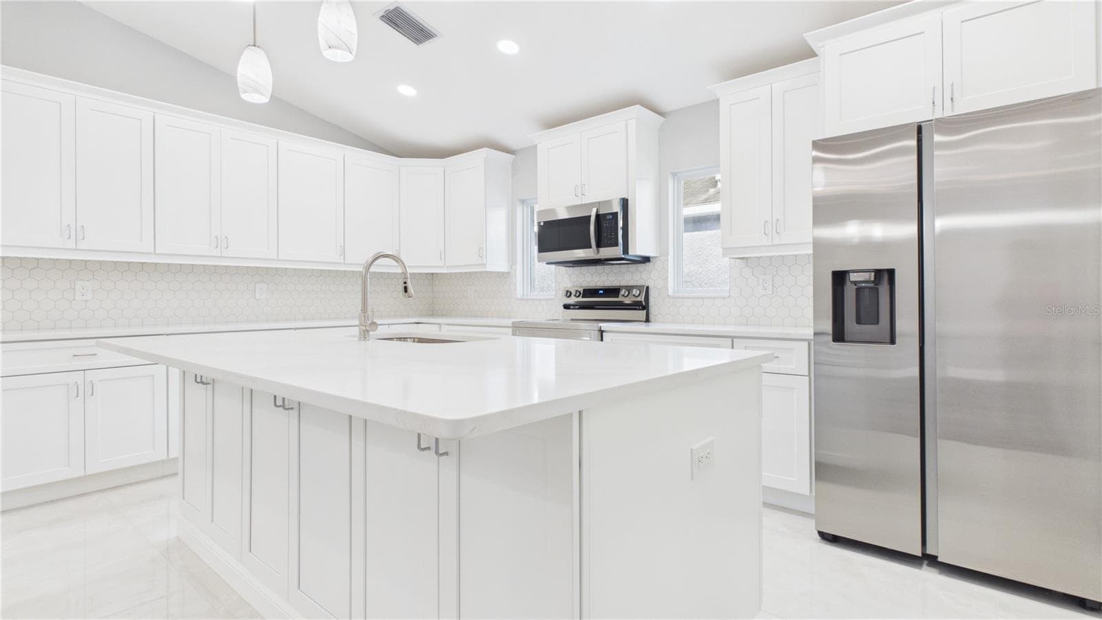 Single Family Residence at 11108 WINDPOINT DR, TAMPA, photo 13 of 36