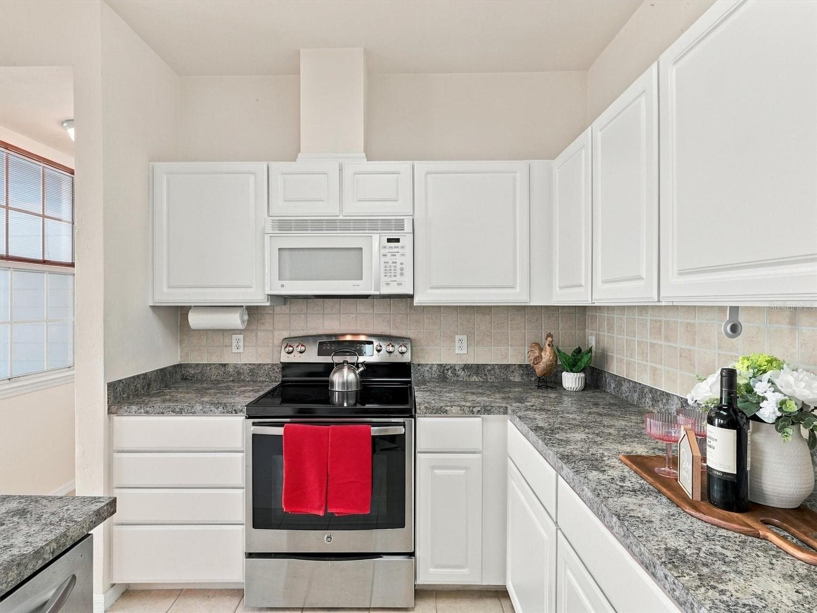 Walk in Pantry - 11644 NW 18TH PL, GAINESVILLE