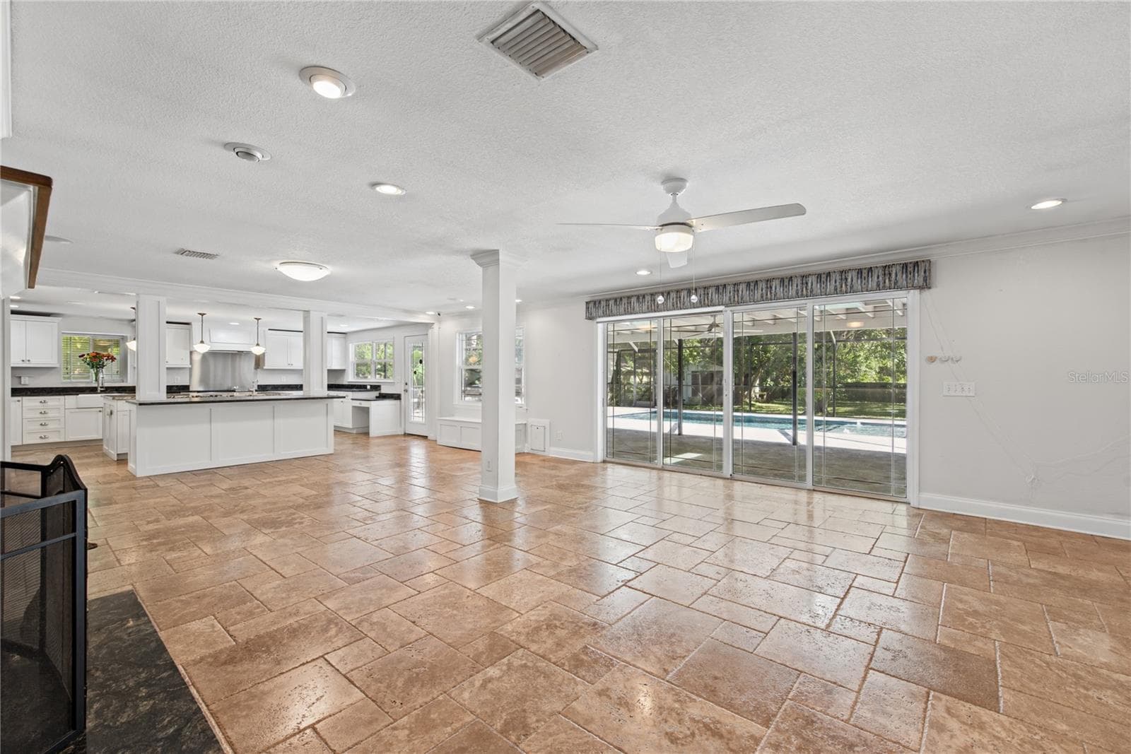 Great room (3) - 1817 N KEENE RD, CLEARWATER