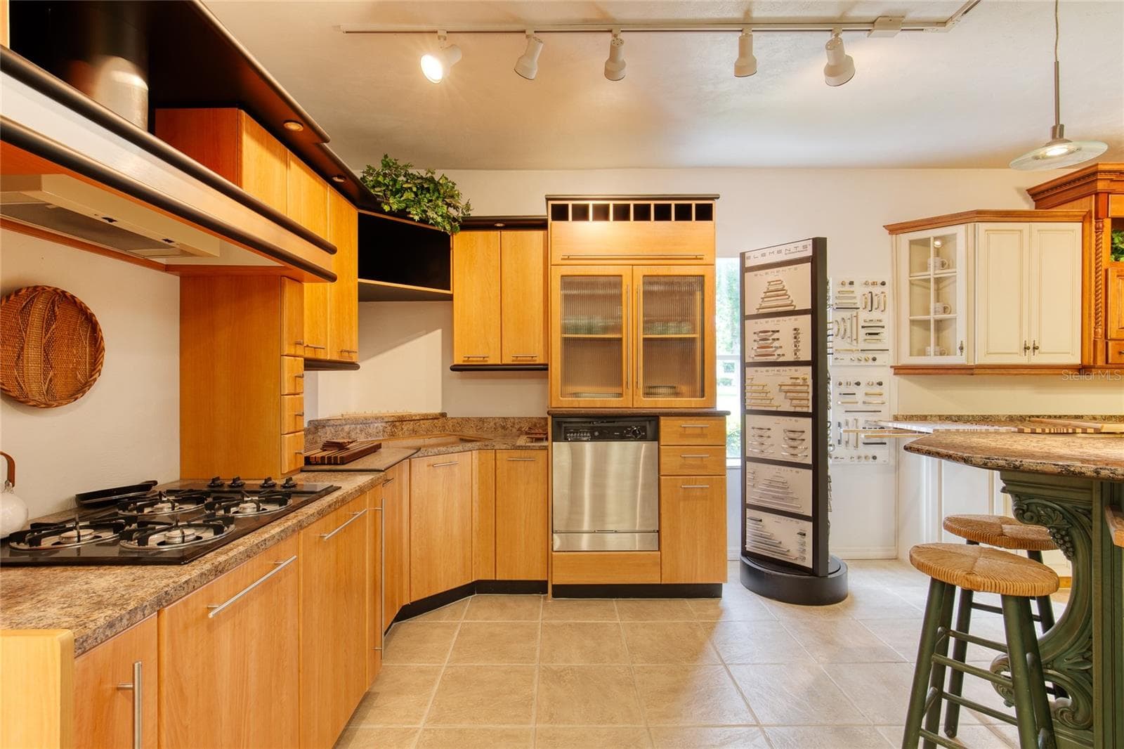 Cabinetry Showroom - 4 & 6 AVIATOR WAY, ORMOND BEACH