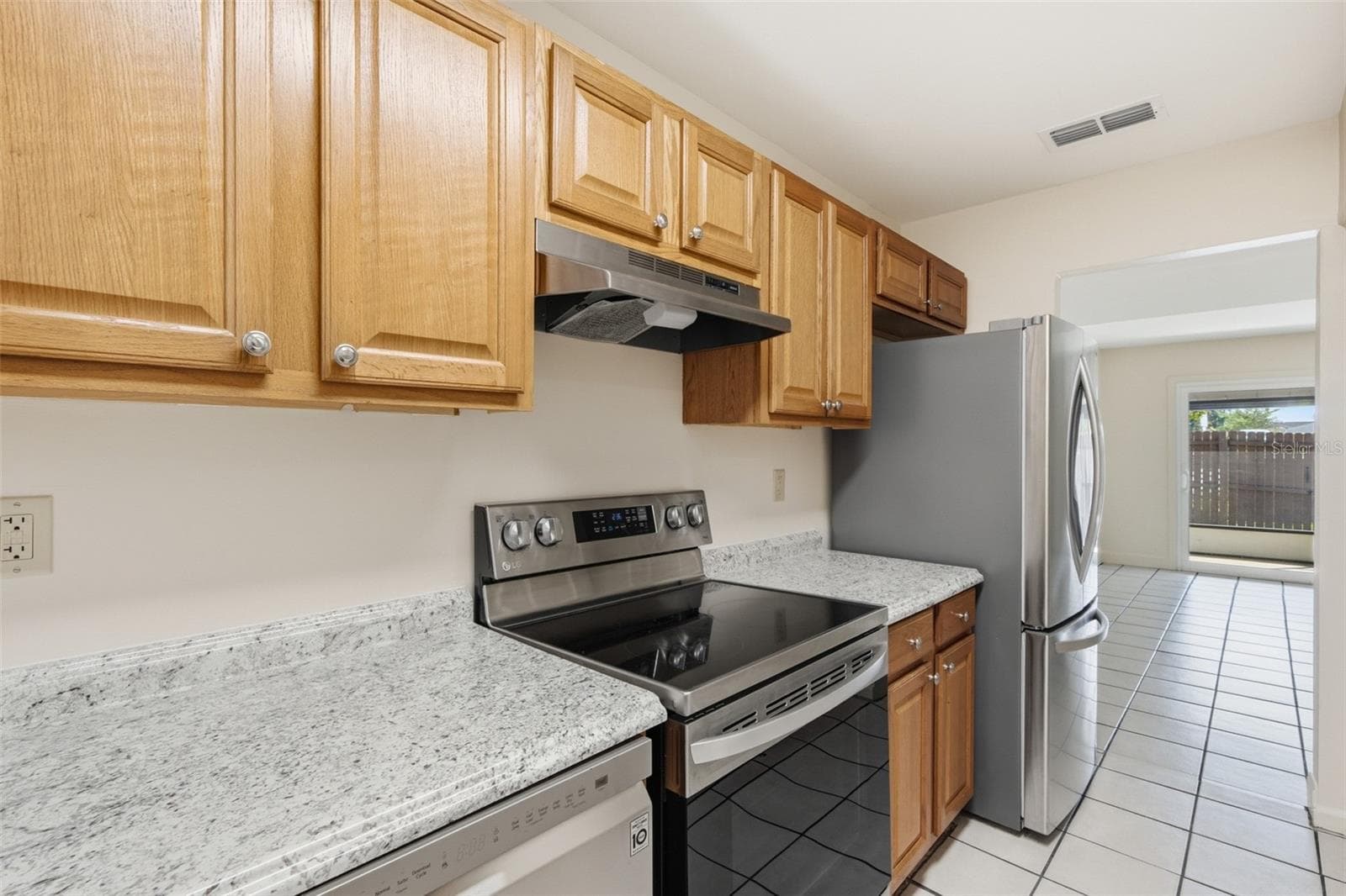Condominium at 1920 E EDGEWOOD DR #E4, LAKELAND, photo 6 of 32