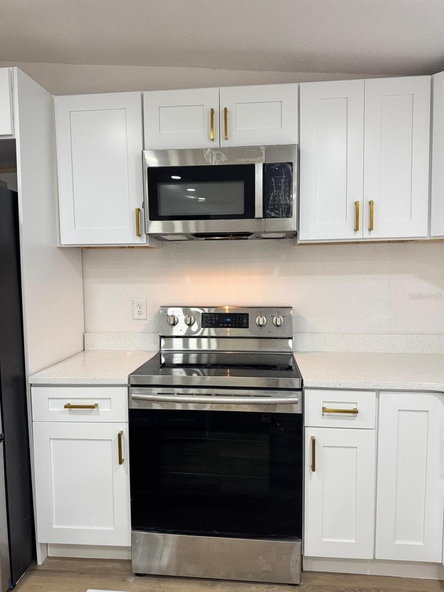 Manufactured Home at 116 2ND ST, DAVENPORT, photo 4 of 36