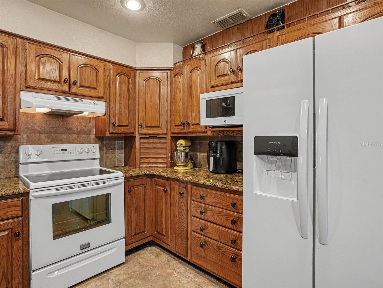 Single Family Residence at 1208 PLEASANT PL, LAKELAND, photo 16 of 31