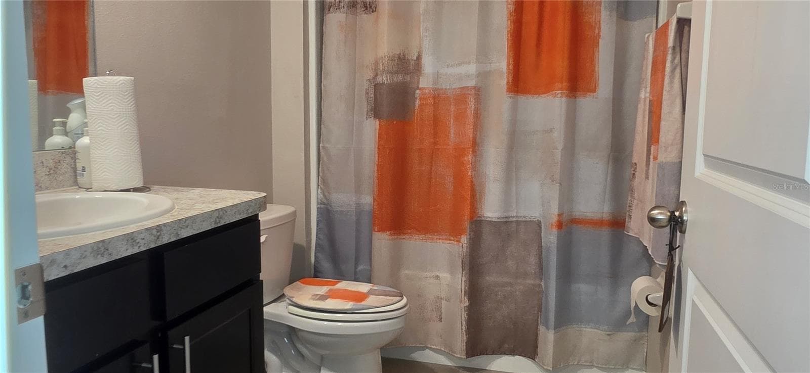 Hall bathroom - 7921 SAIL CLOVER LN, ZEPHYRHILLS
