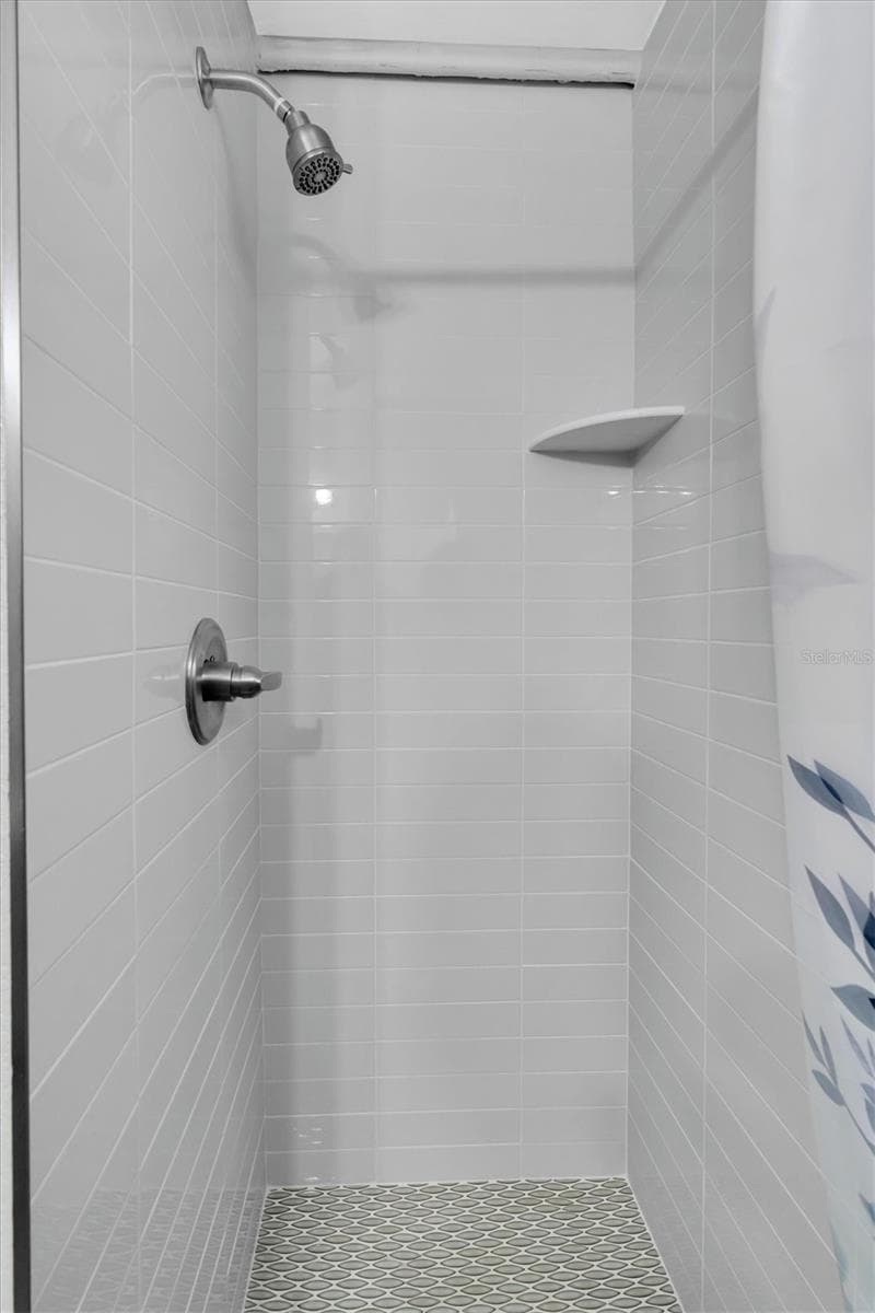 Tile shower - 17880 GULF BLVD #12, REDINGTON SHORES