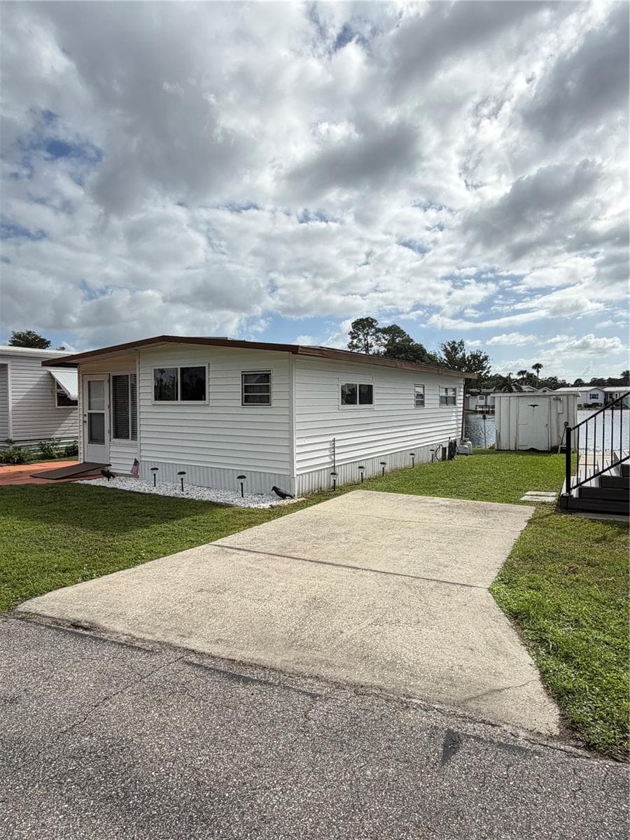 Manufactured Home at 7 PINE DR, OSTEEN, photo 14 of 27