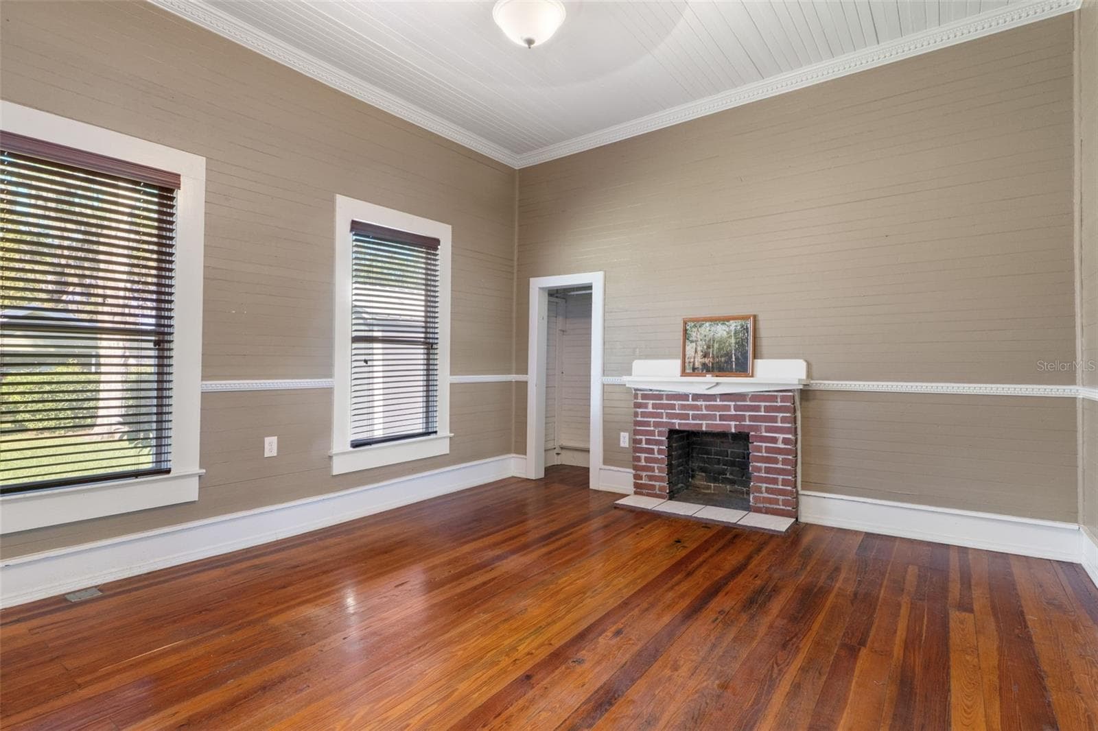 Office at 322 E PARK AVE, CHIEFLAND, photo 22 of 38