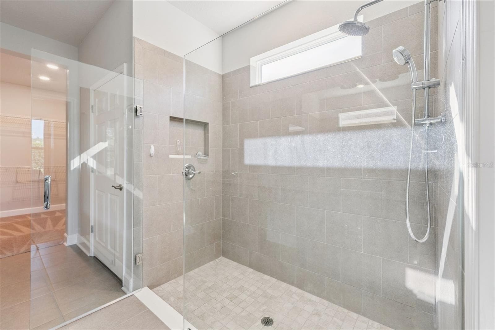 Glass enclosed extra large walk-in shower - 6103 PLOVER MEADOW ST, LITHIA