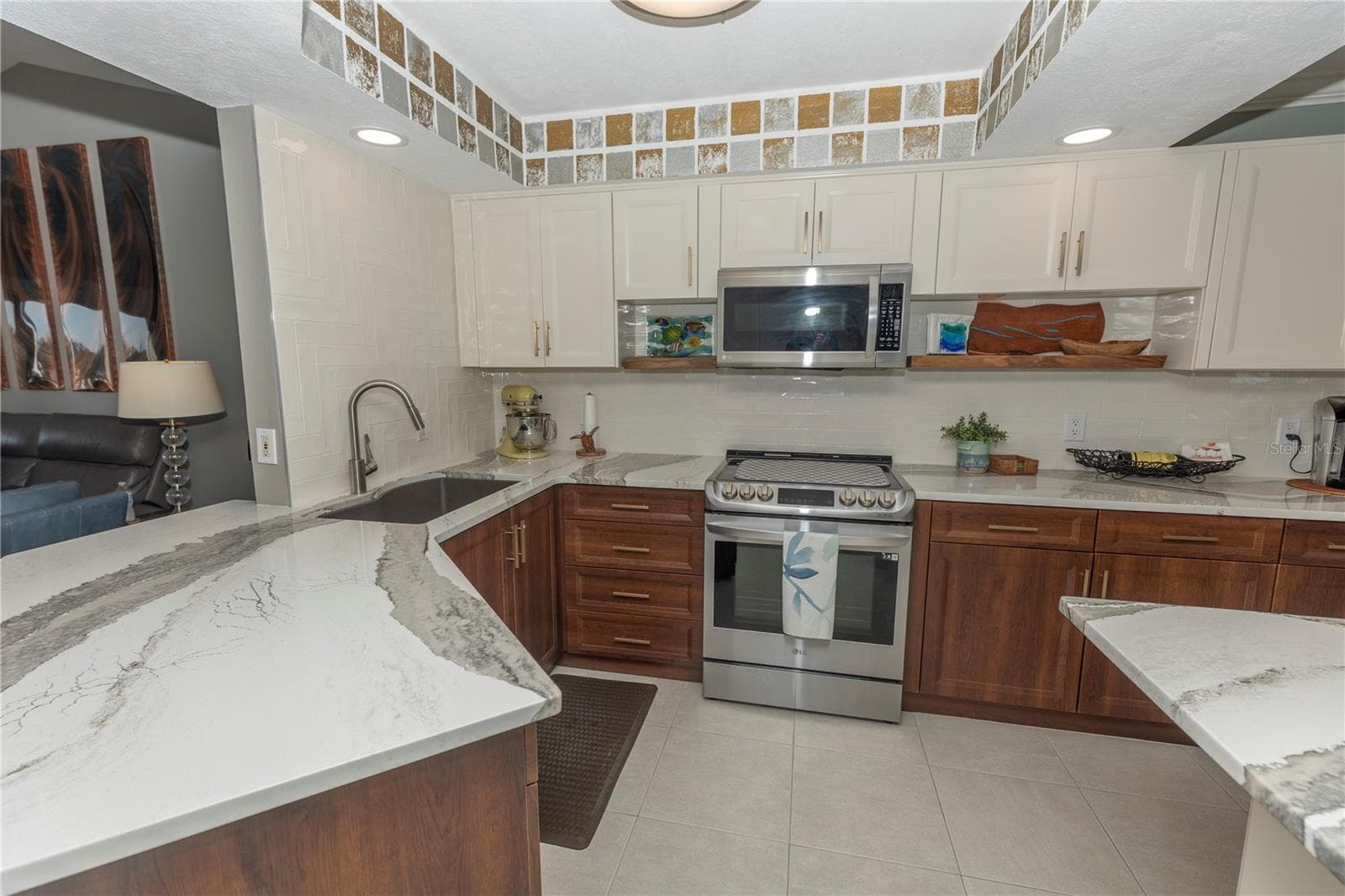 High Quality Kitchen Which Is Only Found In Highly Priced Luxury Condos! - 1401 S MCCALL RD #B-306, ENGLEWOOD