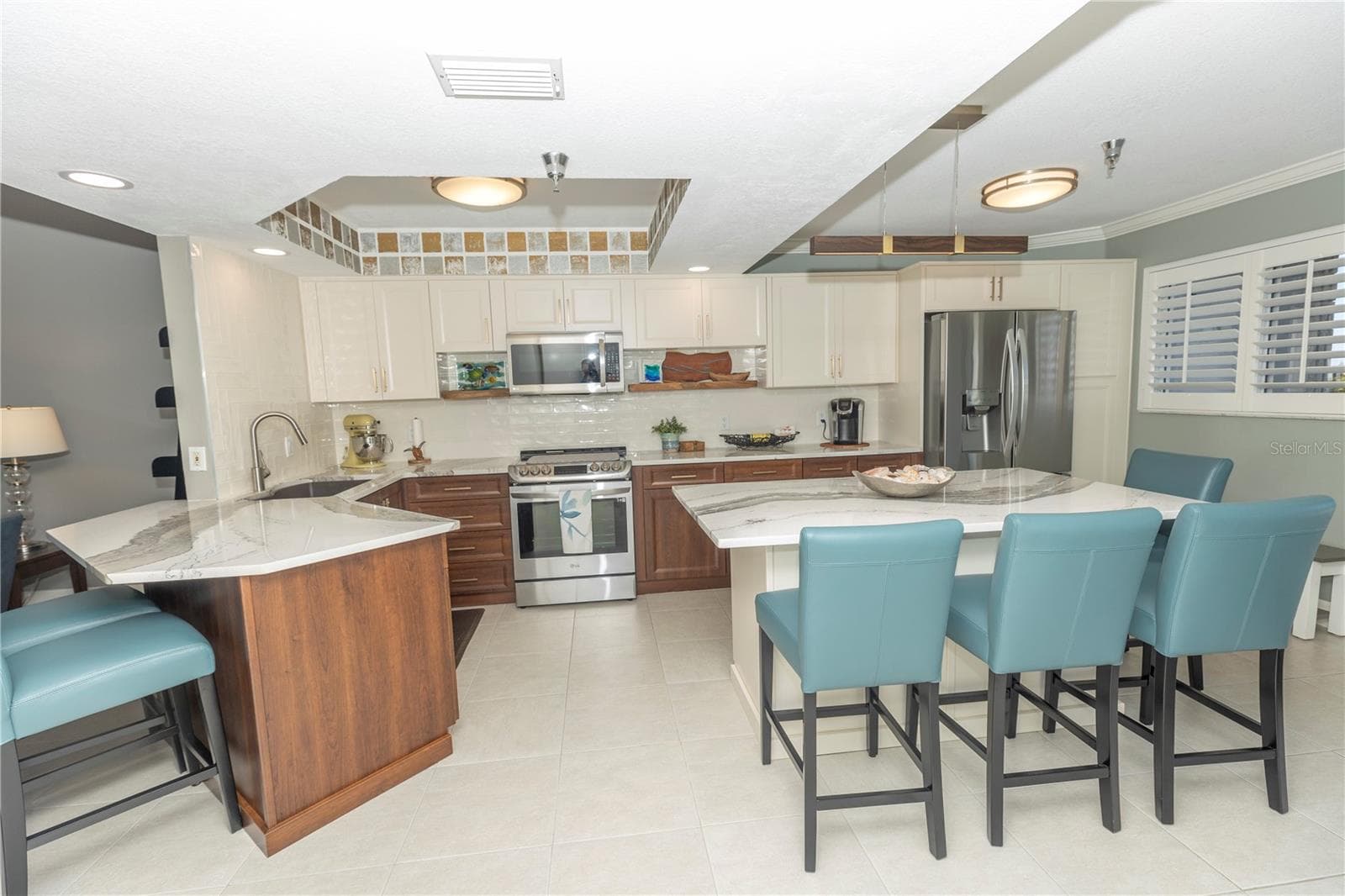 Breakfast Bar Seating! - 1401 S MCCALL RD #B-306, ENGLEWOOD