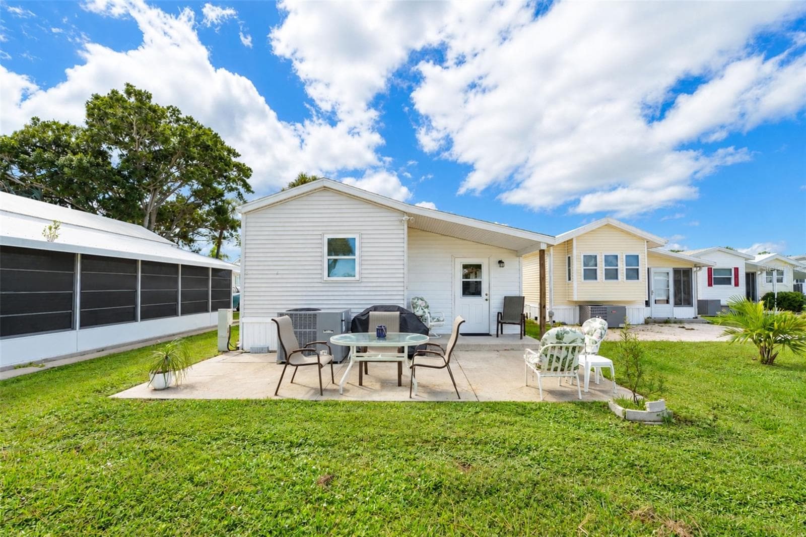 Manufactured Home at 39 CROWN POINT DR, NOKOMIS, photo 39 of 79