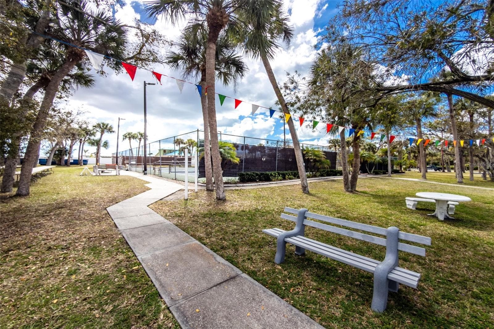 Kings Gate Park walking path - 39 CROWN POINT DR, NOKOMIS