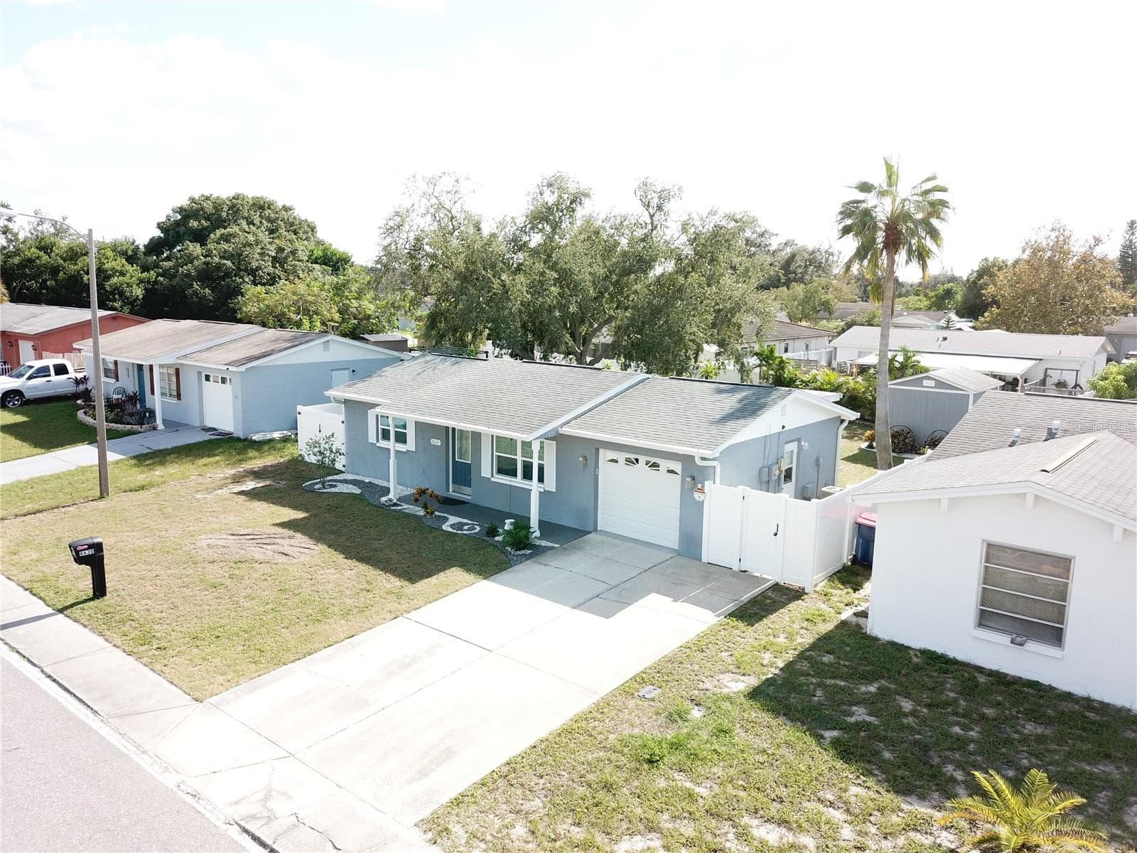Single Family Residence at 8630 FOX HOLLOW DR, PORT RICHEY, photo 4 of 32