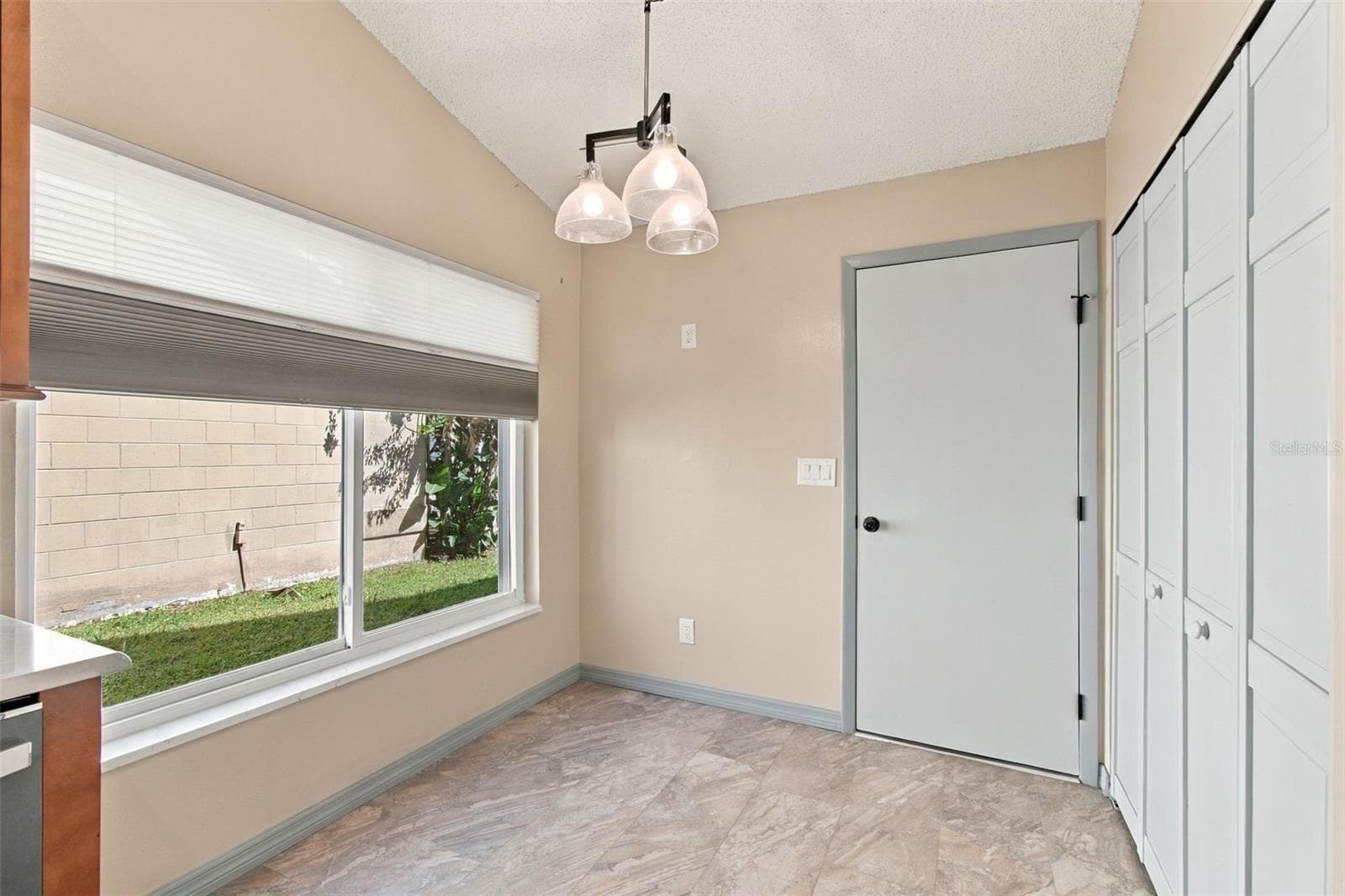 Breakfast Nook - 1710 TARAH TRACE DR, BRANDON