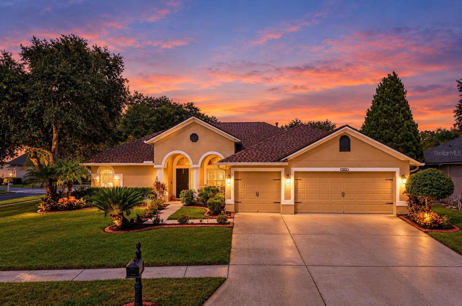 Single Family Residence at 12541 LEATHERLEAF DR, TAMPA, photo 2 of 38