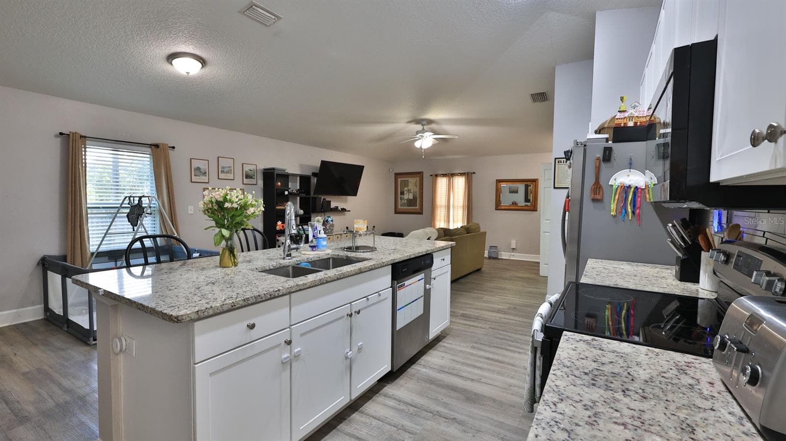 Single Family Residence at 1565 SCHAUB AVE, ORANGE CITY, photo 2 of 28