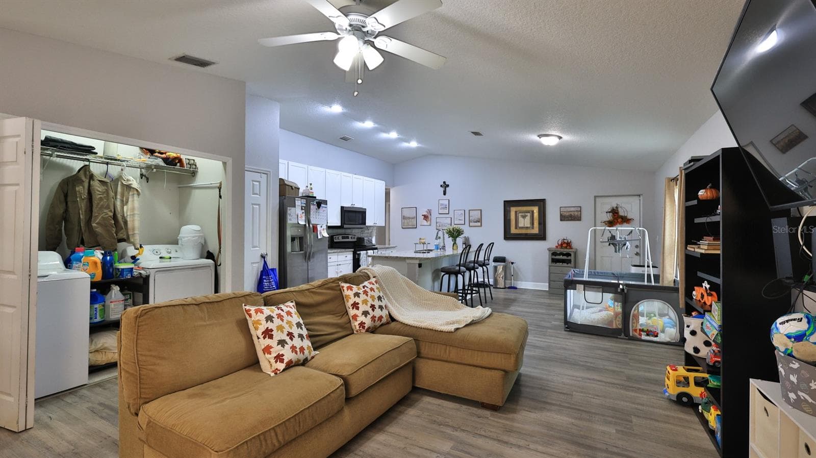 Single Family Residence at 1565 SCHAUB AVE, ORANGE CITY, photo 7 of 28