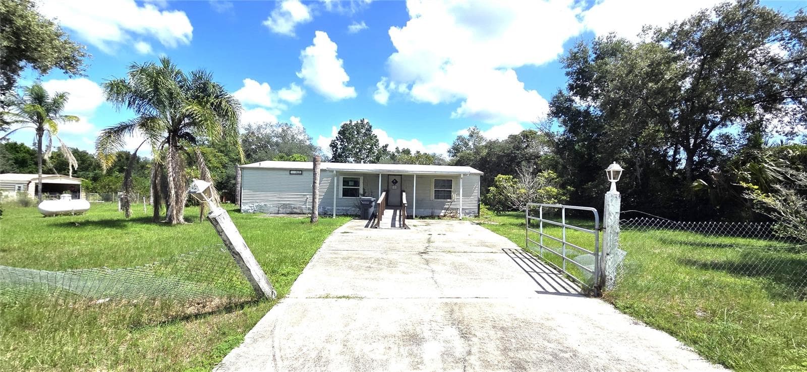 Manufactured Home at 3932 ROLLING HILLS CT E #10, LAKE WALES, photo 3 of 35