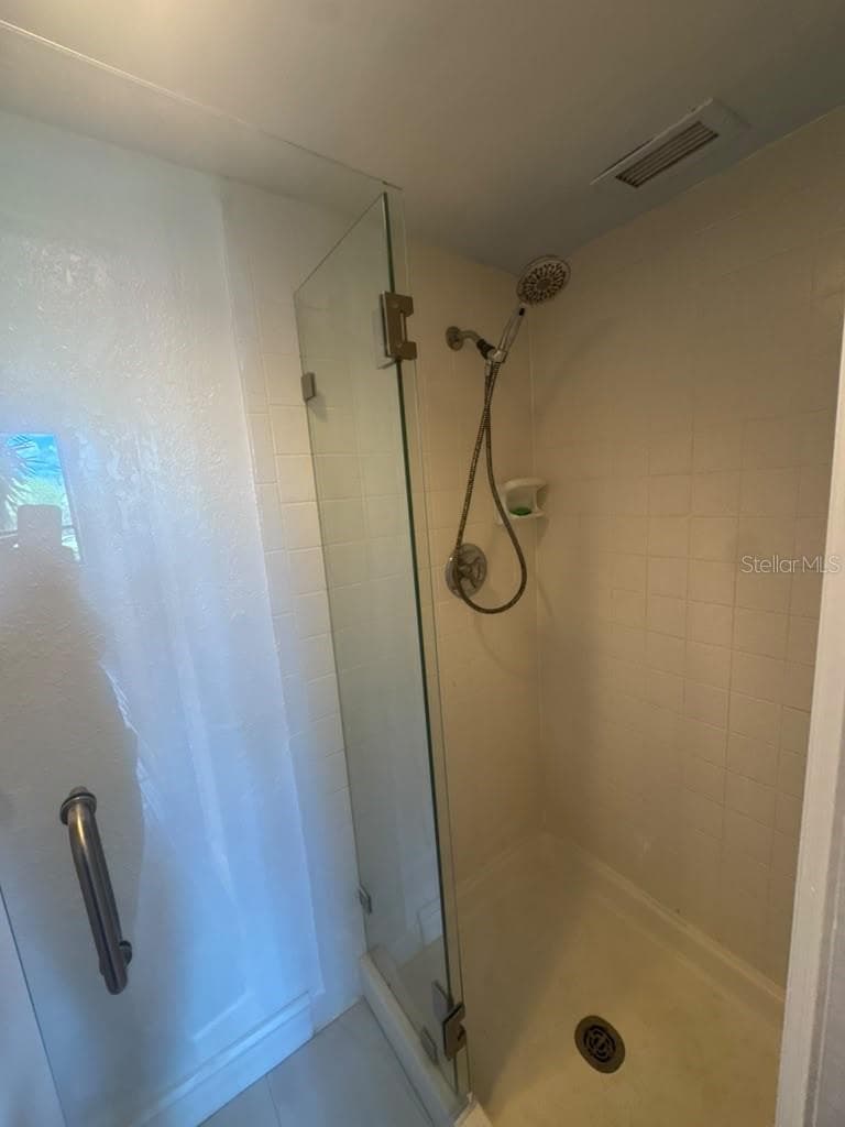 Primary Bathroom - 2617 COVE CAY DR #107, CLEARWATER