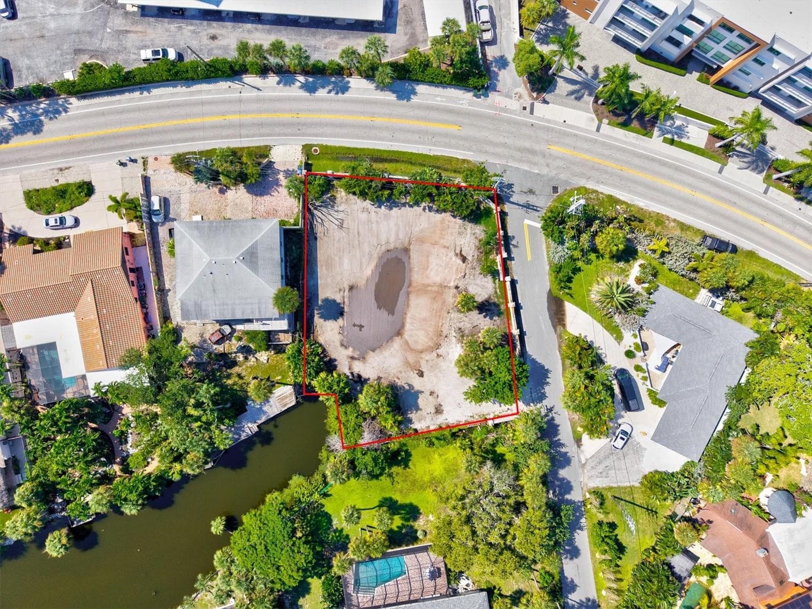The red lines are approximate. - 4805 OCEAN BLVD, SARASOTA