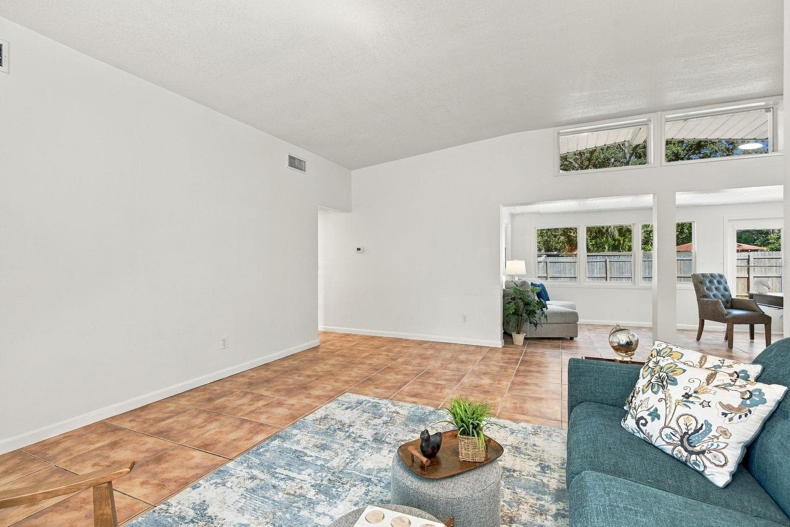living room - 1390 SATSUMA ST, CLEARWATER