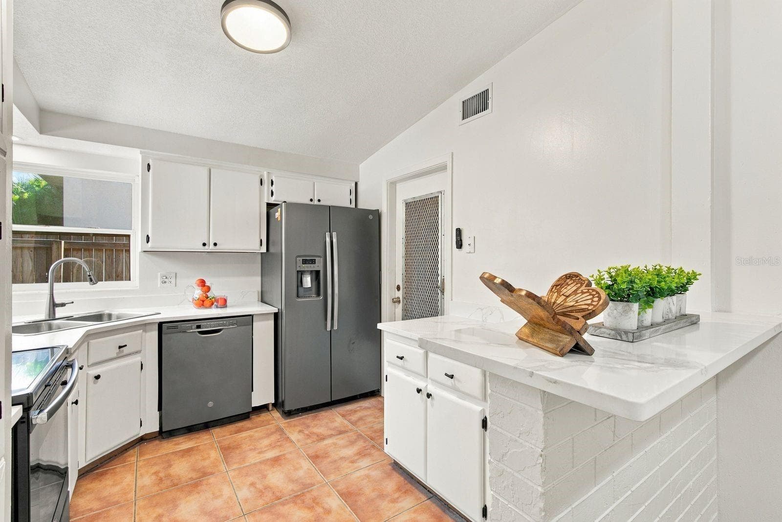 Kitchen - 1390 SATSUMA ST, CLEARWATER