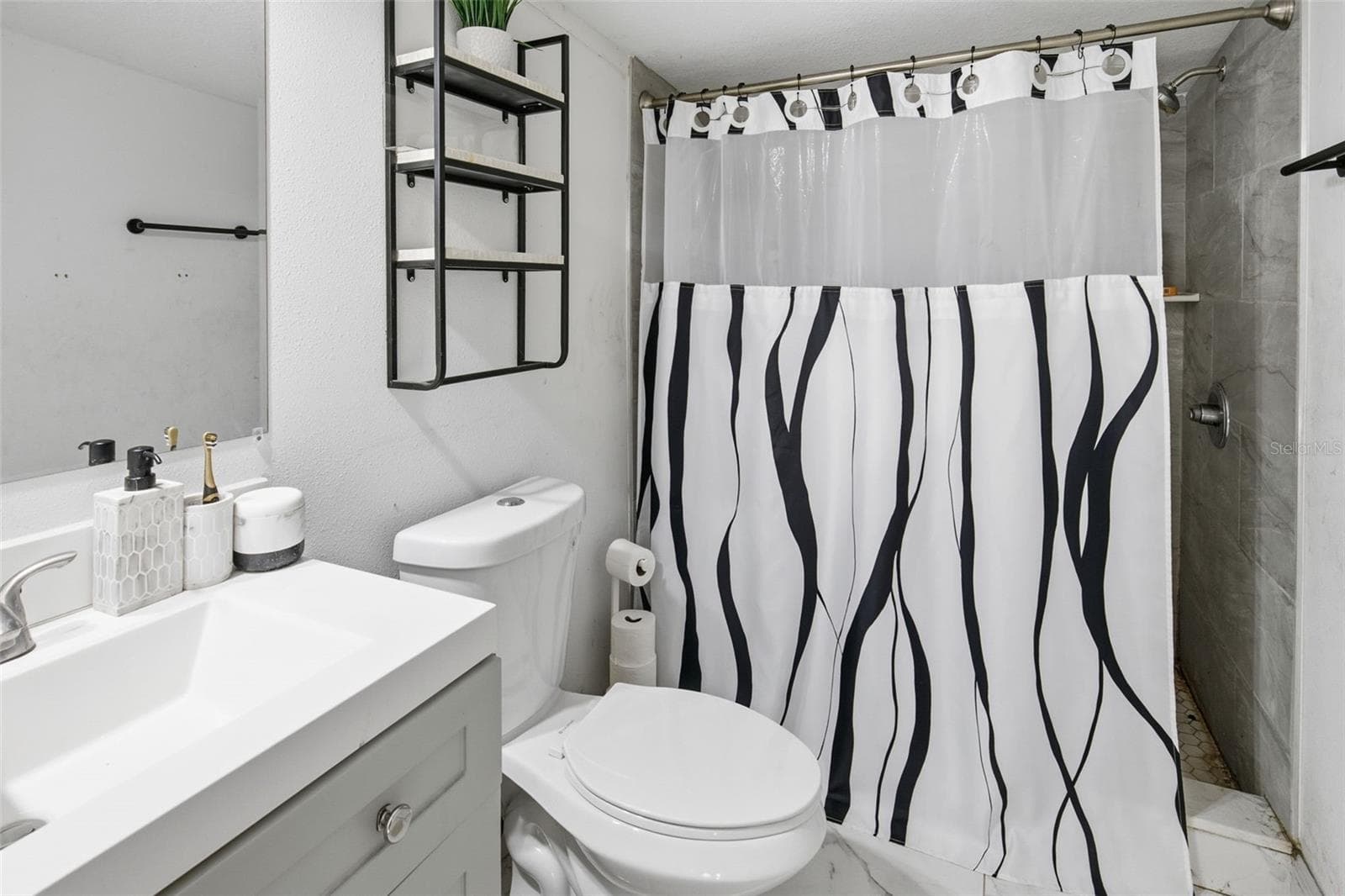 Primary Bathroom - 6124 NUNDY AVE, GIBSONTON