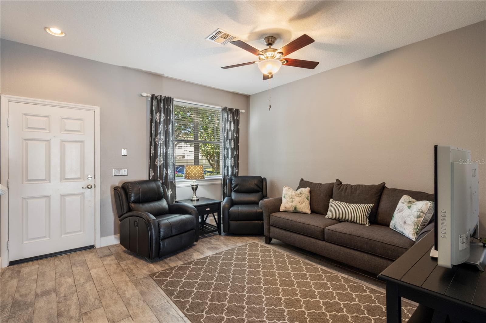 Living room - 8516 DANFORTH DR, WINDERMERE