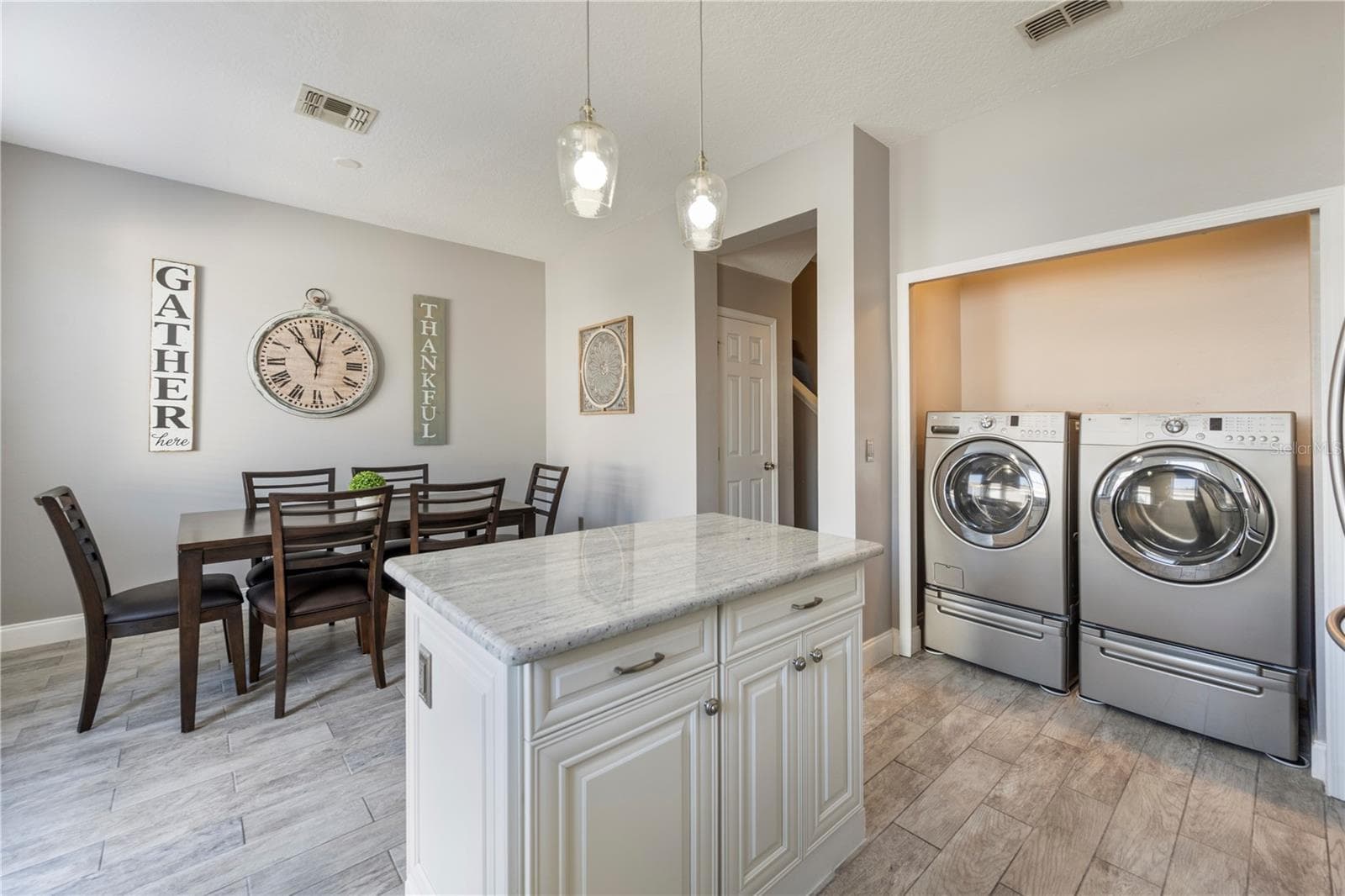 Kitchen with Laundry closet, washer & dryer included! - 8516 DANFORTH DR, WINDERMERE
