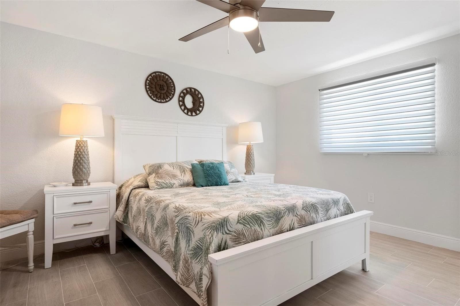 Primary bedroom with ensuite bath - 504 69TH ST, HOLMES BEACH