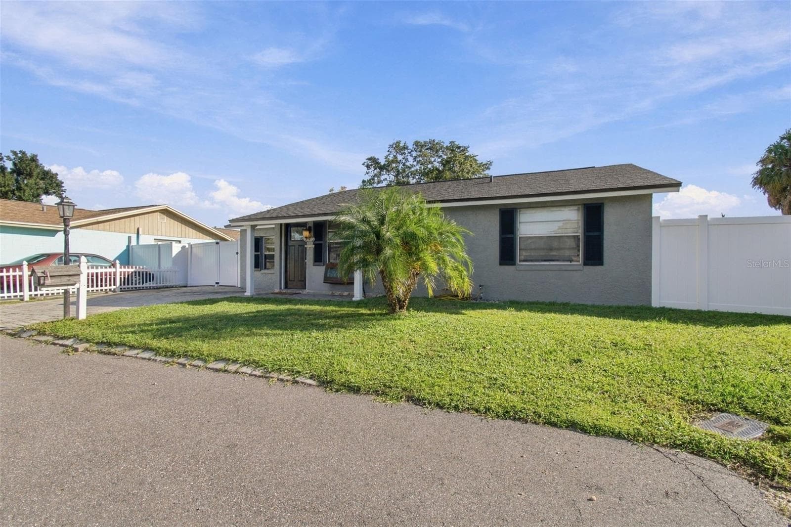 Single Family Residence at 10118 WHEATLEY HILLS CT, TAMPA, photo 7 of 82