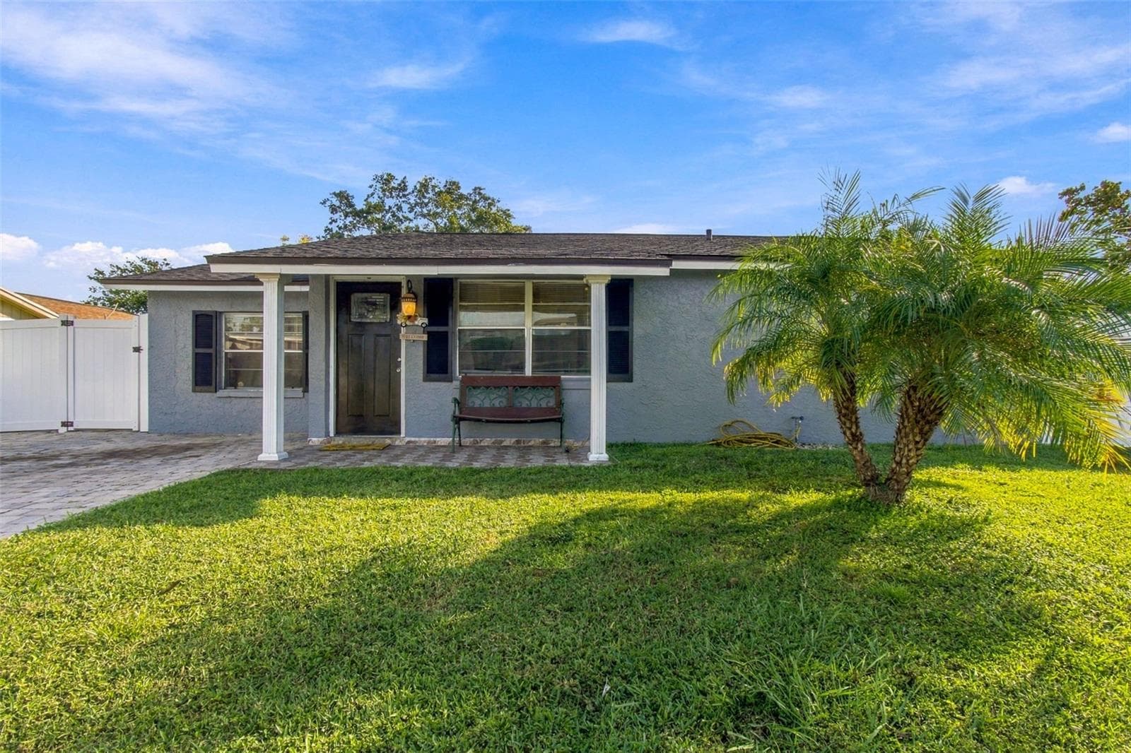 Single Family Residence at 10118 WHEATLEY HILLS CT, TAMPA, photo 3 of 82