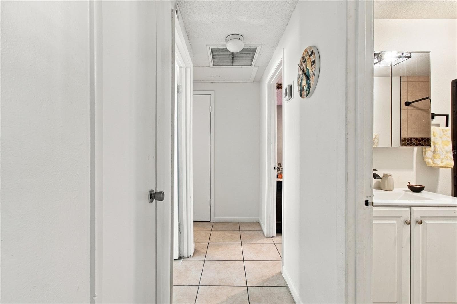 Single Family Residence at 10118 WHEATLEY HILLS CT, TAMPA, photo 27 of 82