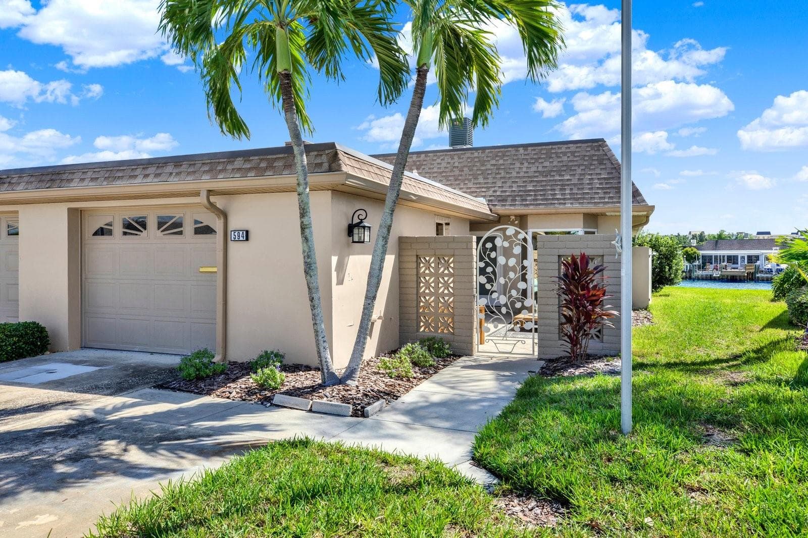 Front Exterior - 594 BOCA CIEGA POINT BLVD N, ST PETERSBURG