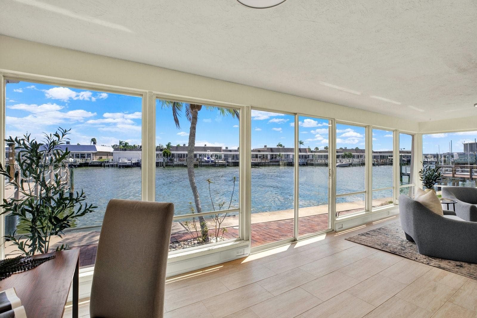 Florida Room - 594 BOCA CIEGA POINT BLVD N, ST PETERSBURG