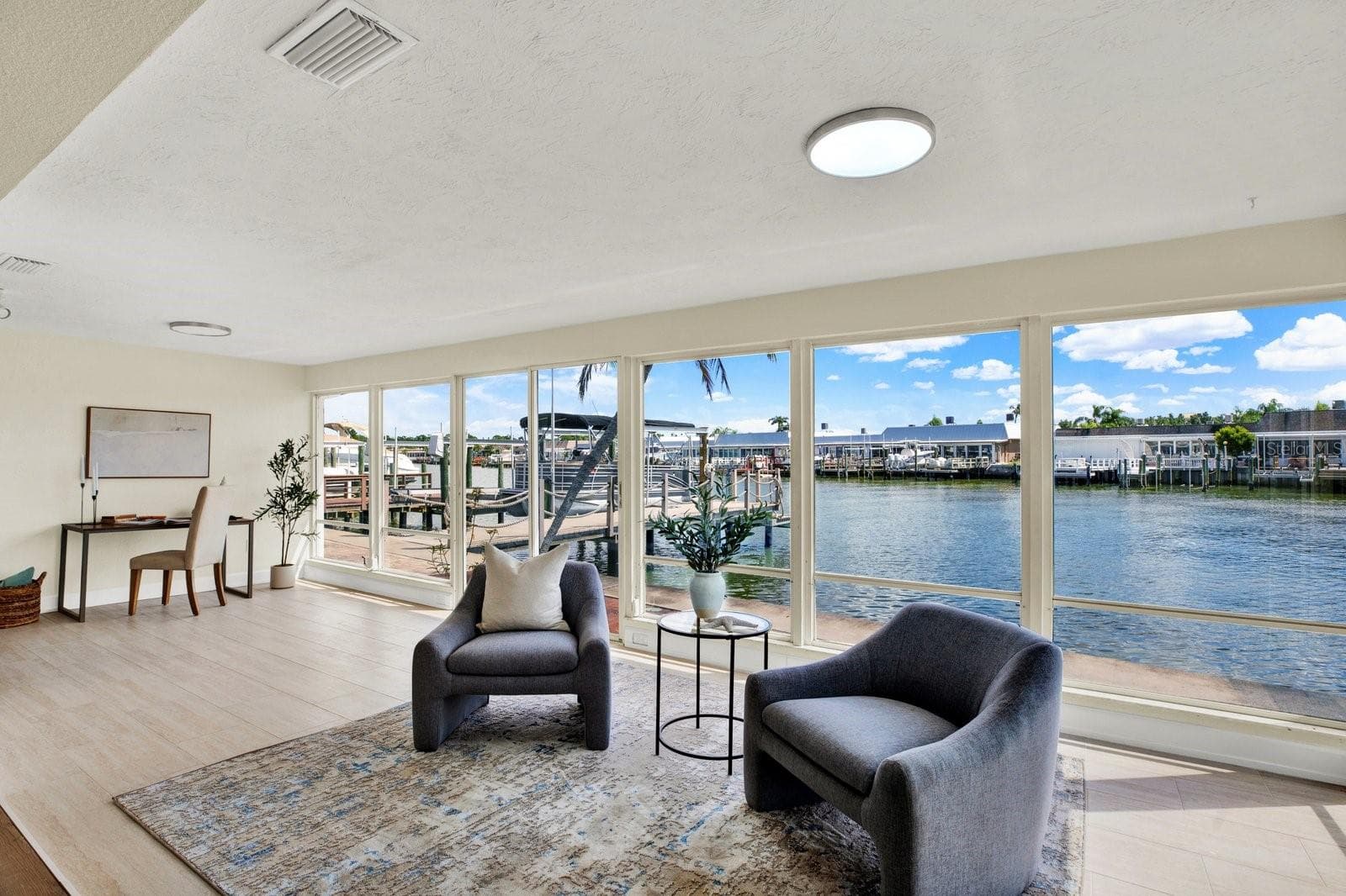 Florida Room - 594 BOCA CIEGA POINT BLVD N, ST PETERSBURG