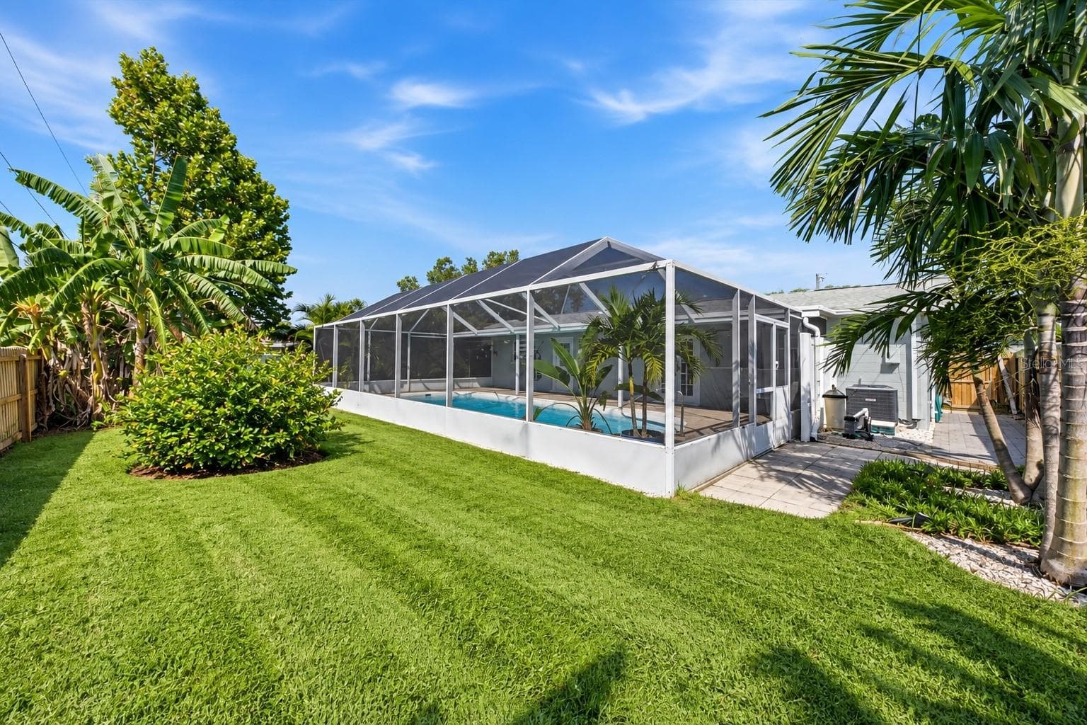 Fruit producing lemon and banana trees! - 5220 90TH TER N, PINELLAS PARK